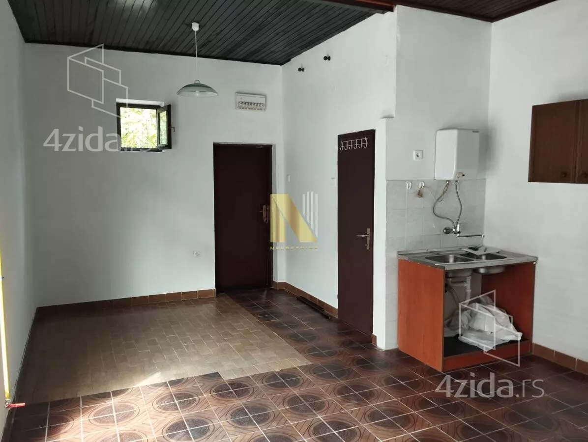 Lokal | 4zida