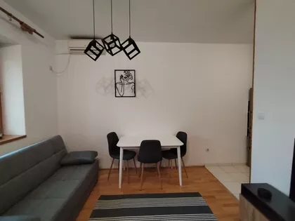 Železnička 9 | 4zida.rs