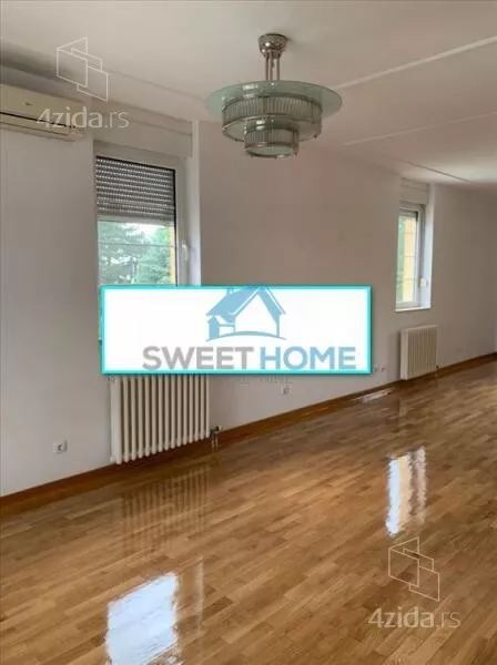 Četvoroiposoban stan | 4zida