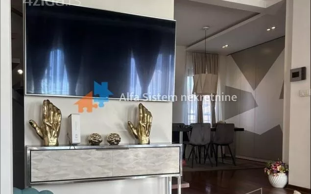 Petosoban stan | 4zida