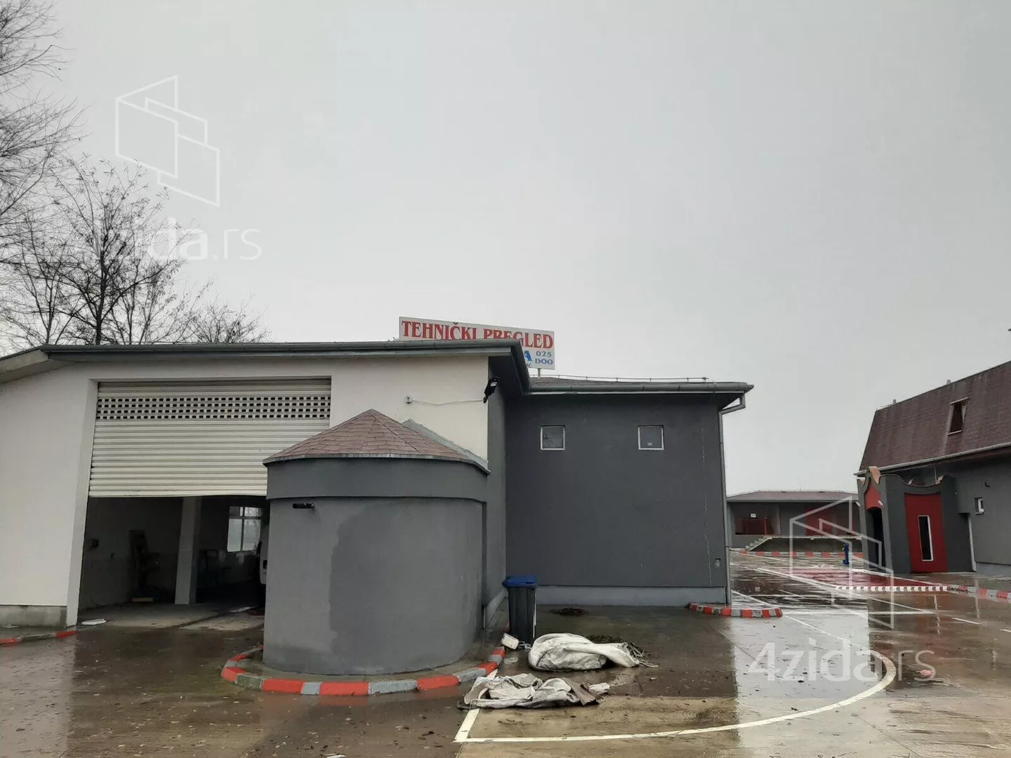 Poslovna zgrada | 4zida