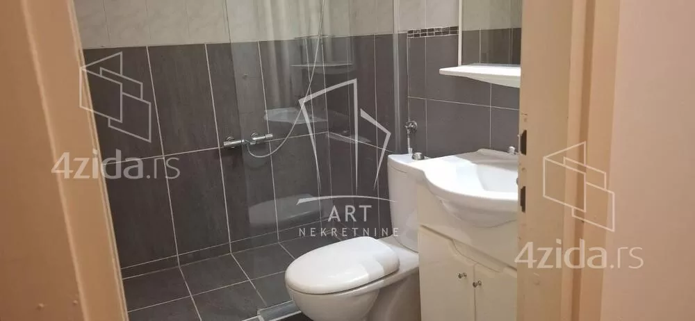 Četvoroiposoban stan | 4zida