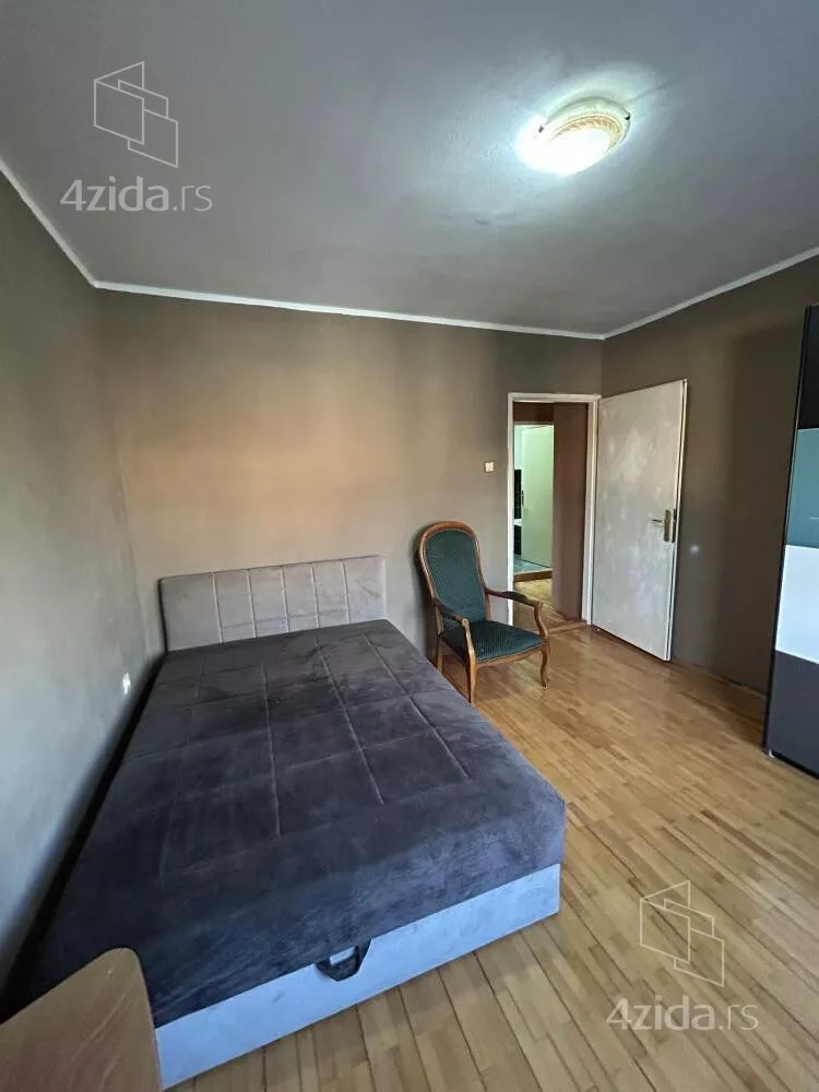 Četvoroiposoban stan | 4zida