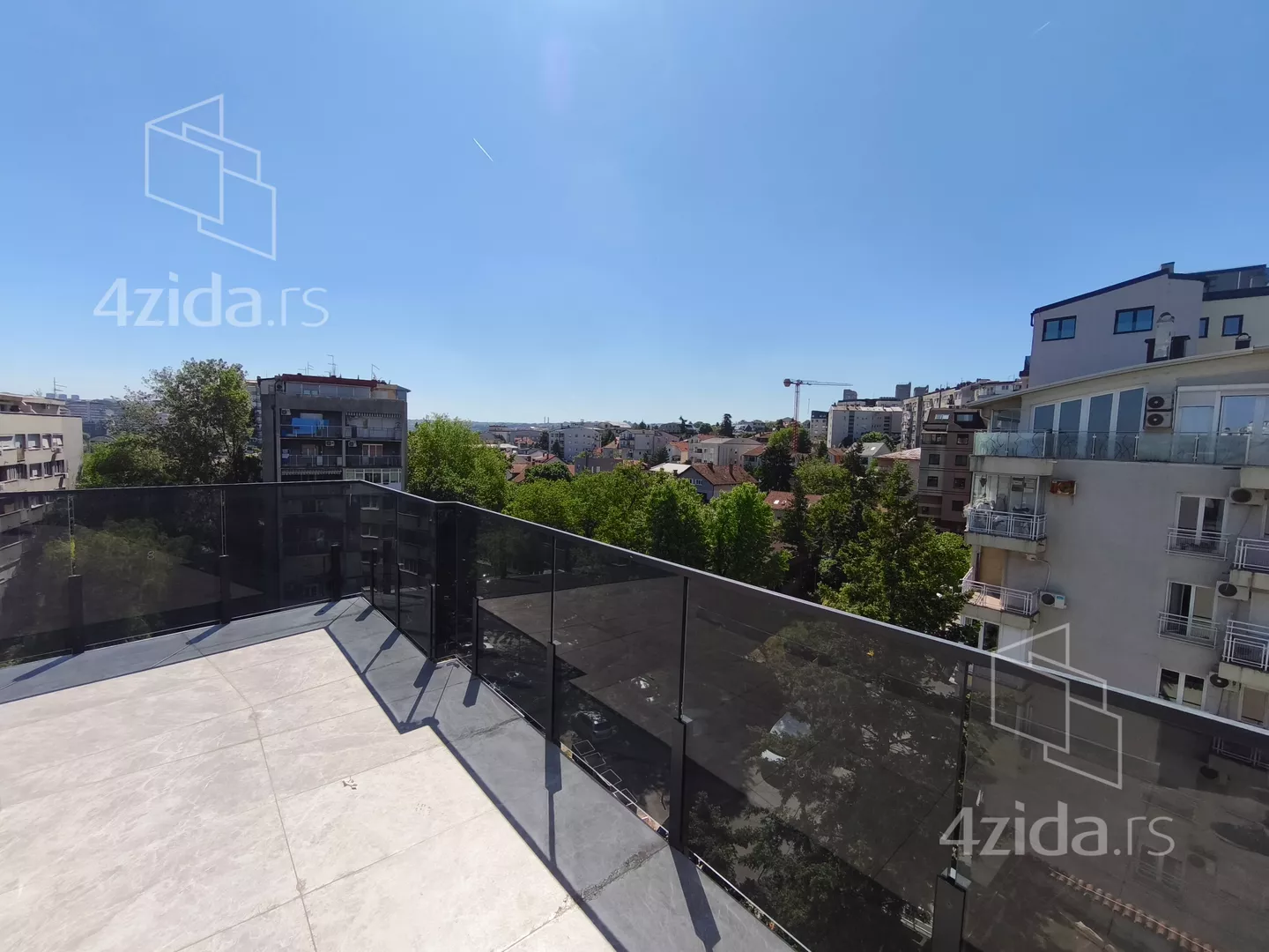 Sedmosoban stan | 4zida
