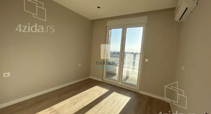 Četvoroiposoban stan | 4zida