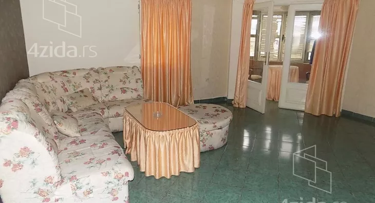 Poslovna zgrada | 4zida