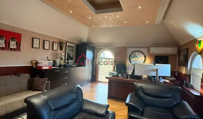 Poslovna zgrada | 4zida