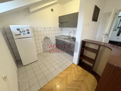 Crveni Pevac | 4zida.rs