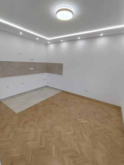 Ustanička 143 | 4zida.rs