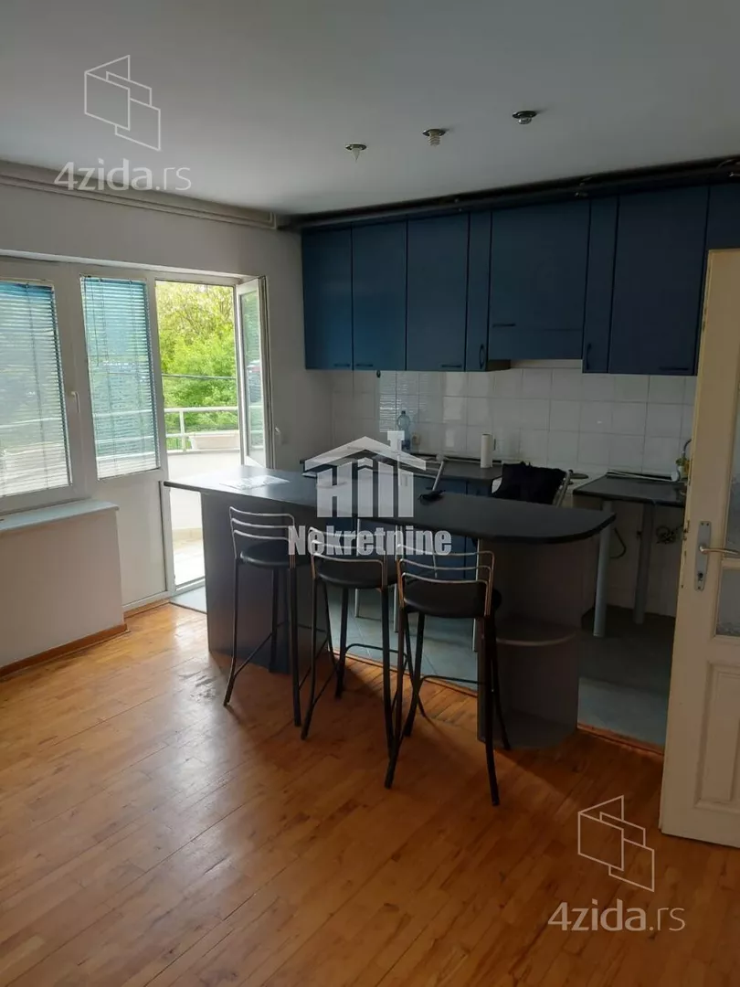 5-etažna kuća | 4zida