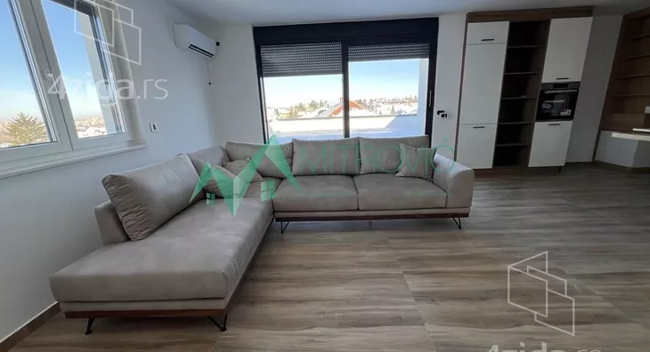 Šestosoban stan | 4zida