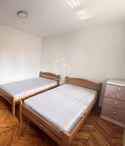 Devojačka | 4zida.rs