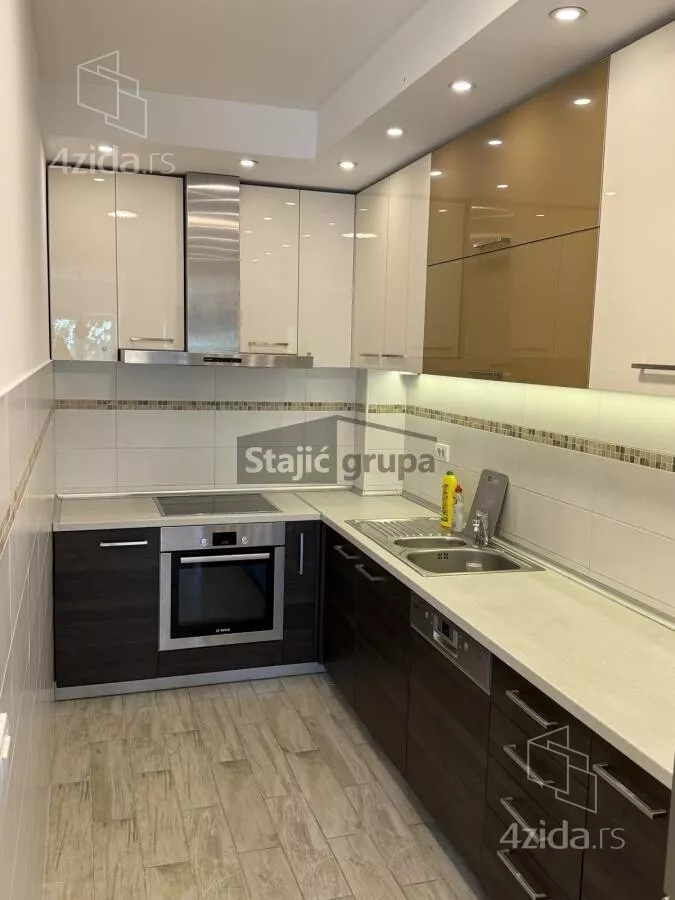 Petosoban stan | 4zida