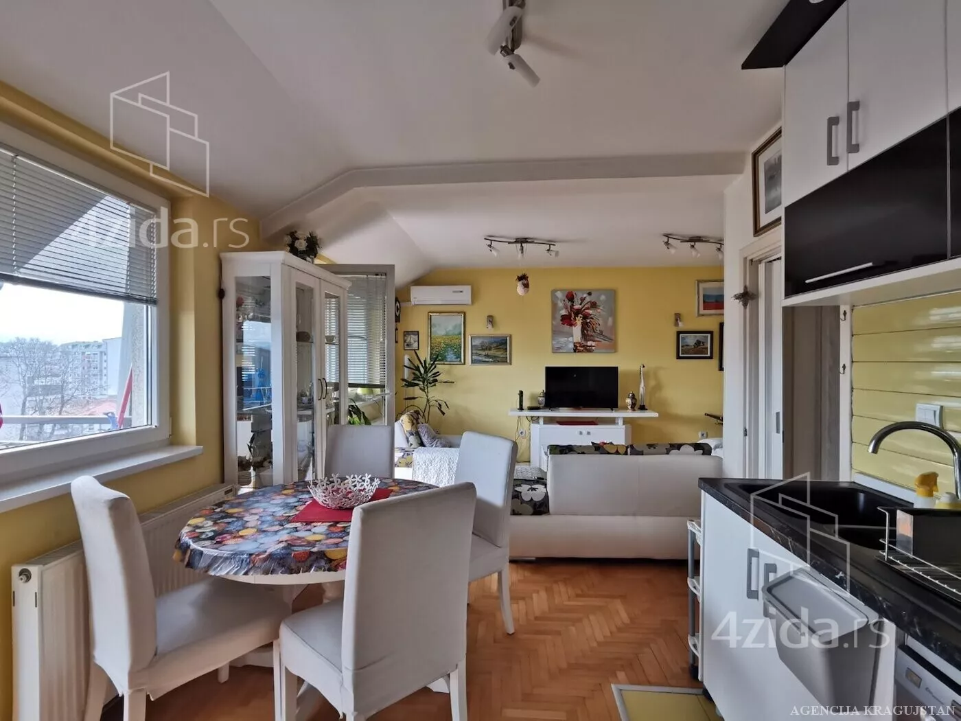 Dvoiposoban stan | 4zida