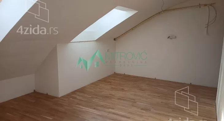 Četvoroiposoban stan | 4zida