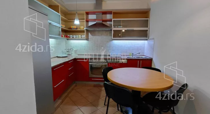 Šestosoban stan | 4zida