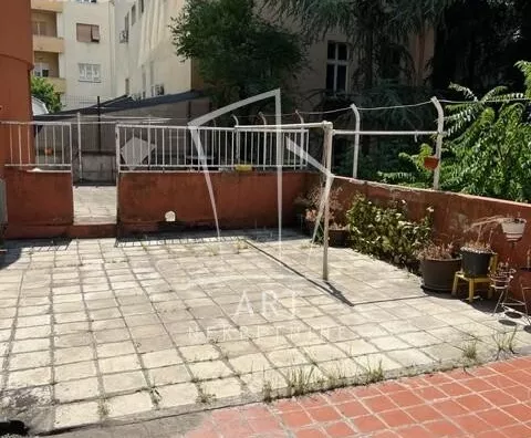 Četvoroiposoban stan | 4zida