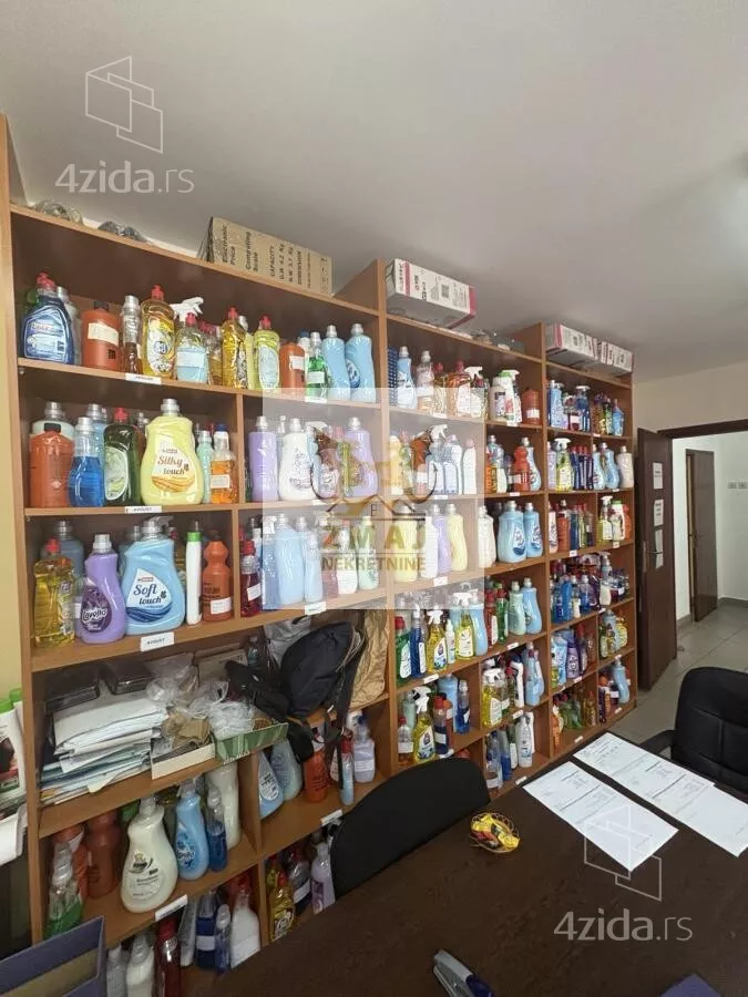 Poslovna zgrada | 4zida