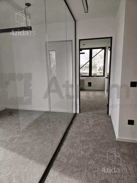 Poslovna zgrada | 4zida