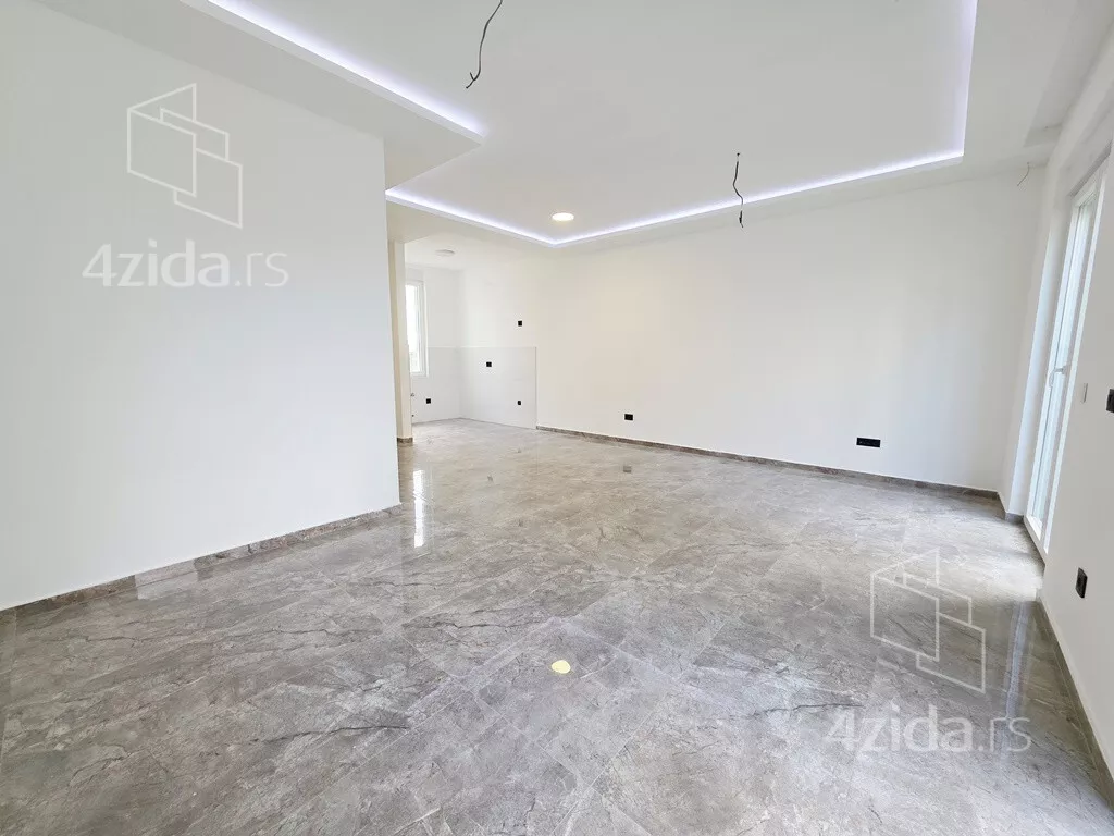 Četvoroiposoban stan | 4zida