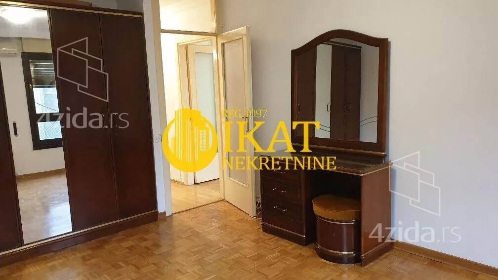 Četvoroiposoban stan | 4zida