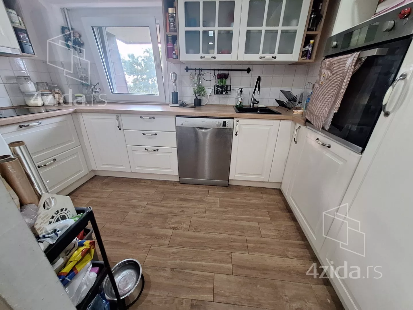 Troiposoban stan | 4zida