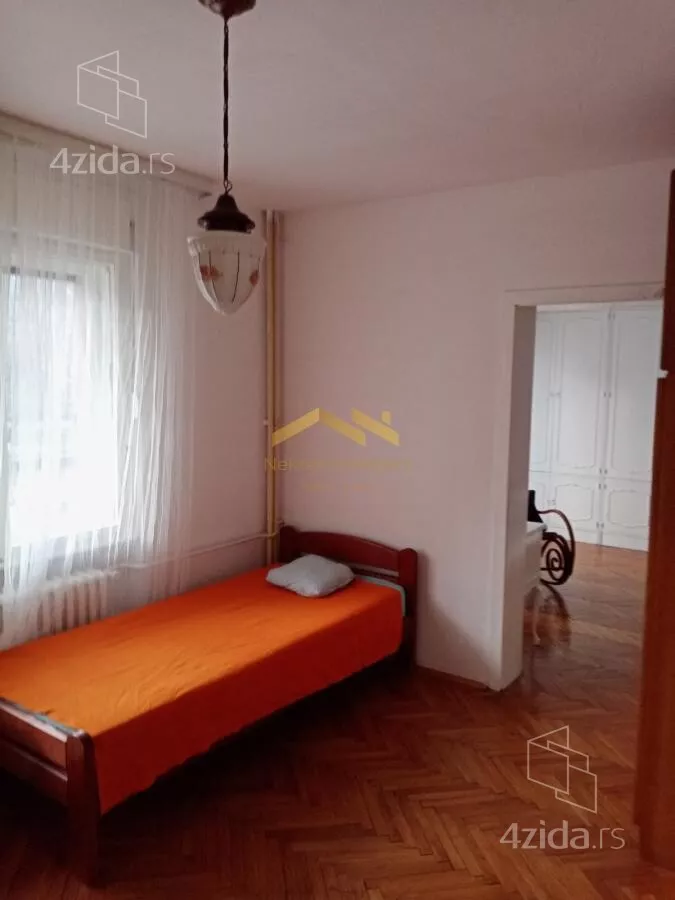 Četvoroiposoban stan | 4zida