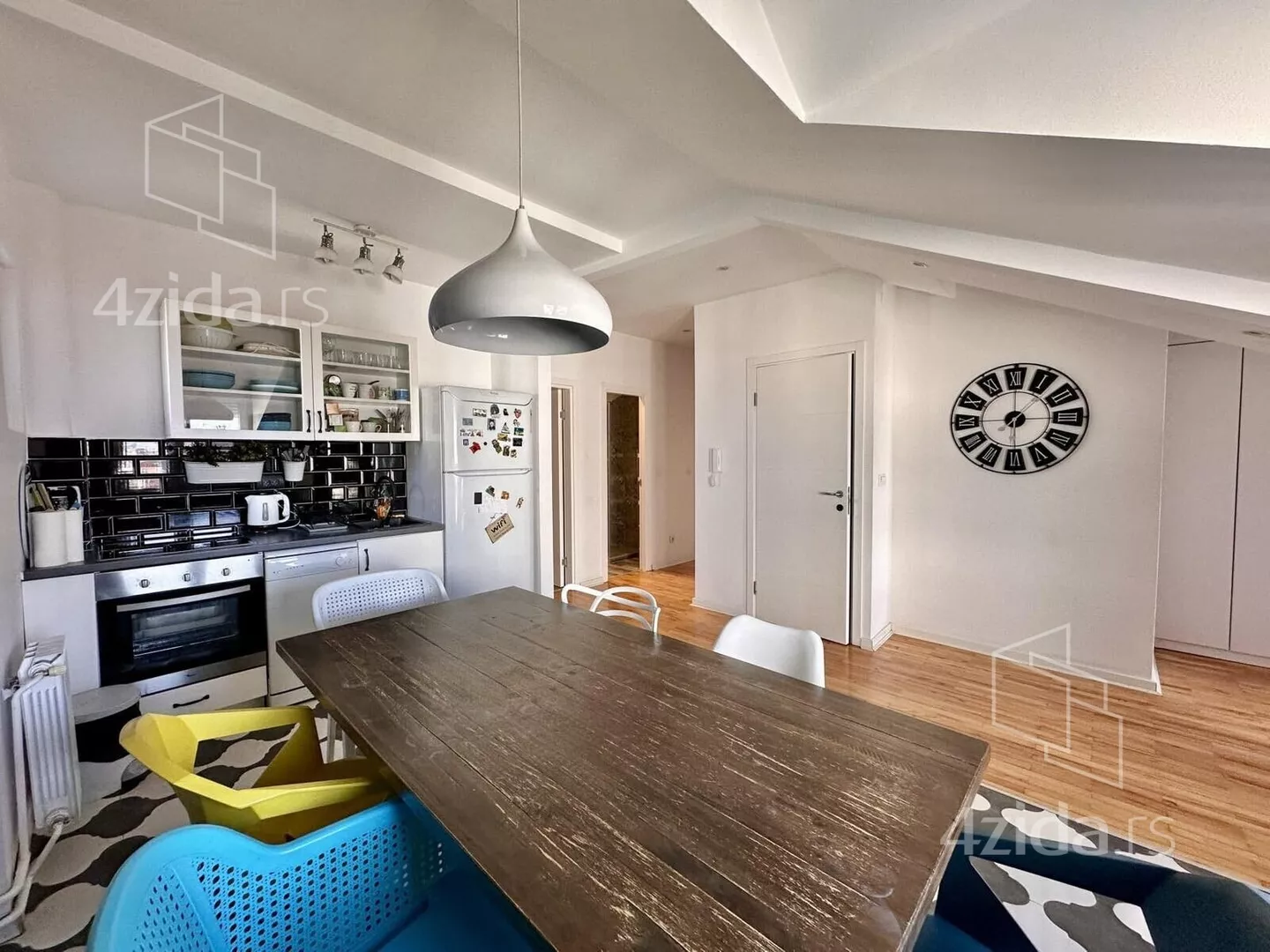 Petosoban stan | 4zida