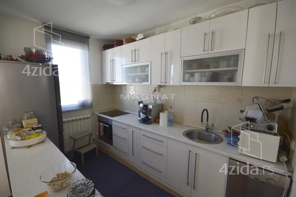 Četvoroiposoban stan | 4zida