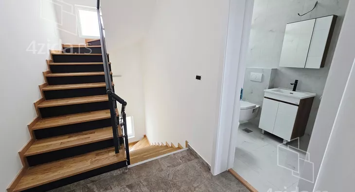 Četvoroiposoban stan | 4zida