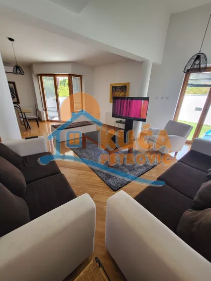 Ruža | 4zida.rs