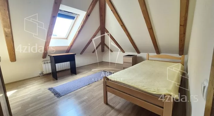 Četvoroiposoban stan | 4zida