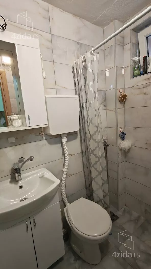 Četvoroiposoban stan | 4zida