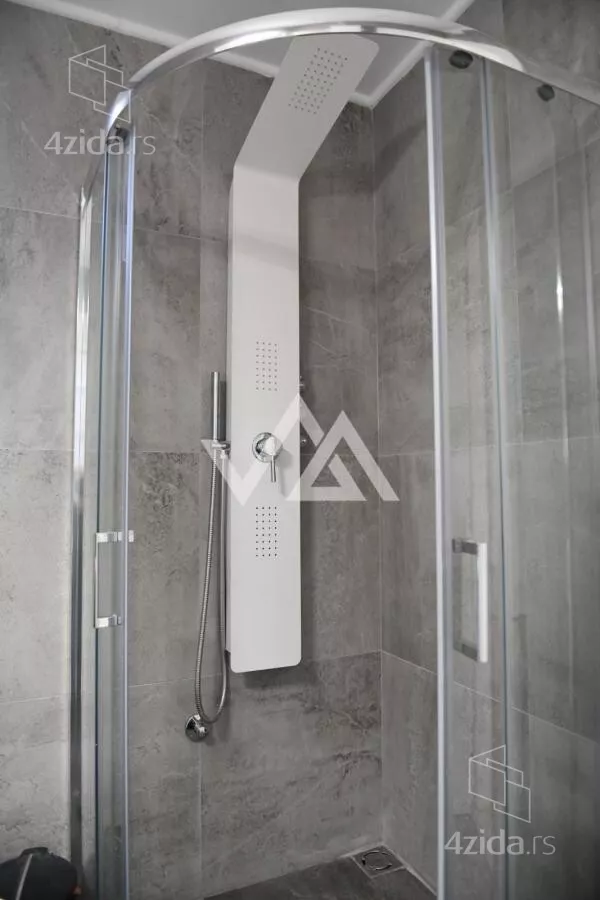 Šestosoban stan | 4zida