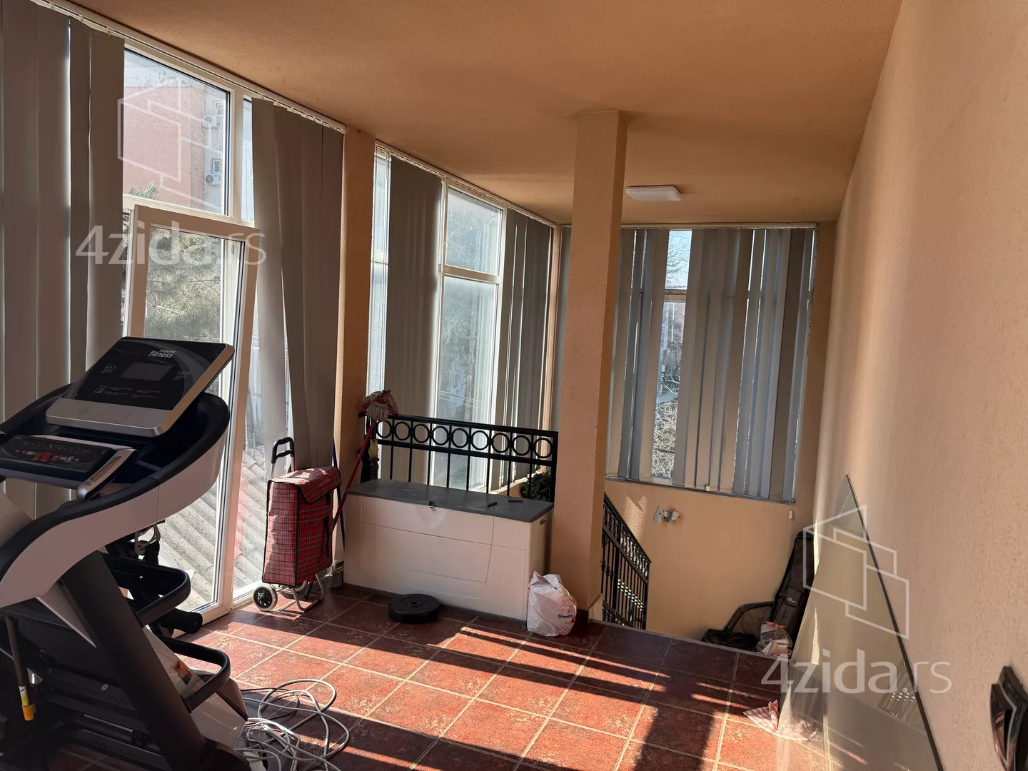 Petosoban stan | 4zida