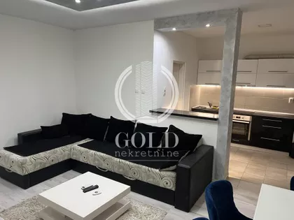 Lasla Gala | 4zida.rs