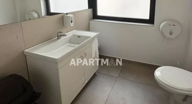 Poslovna zgrada | 4zida