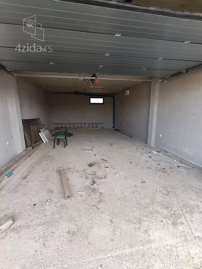 Četvoroiposoban stan | 4zida