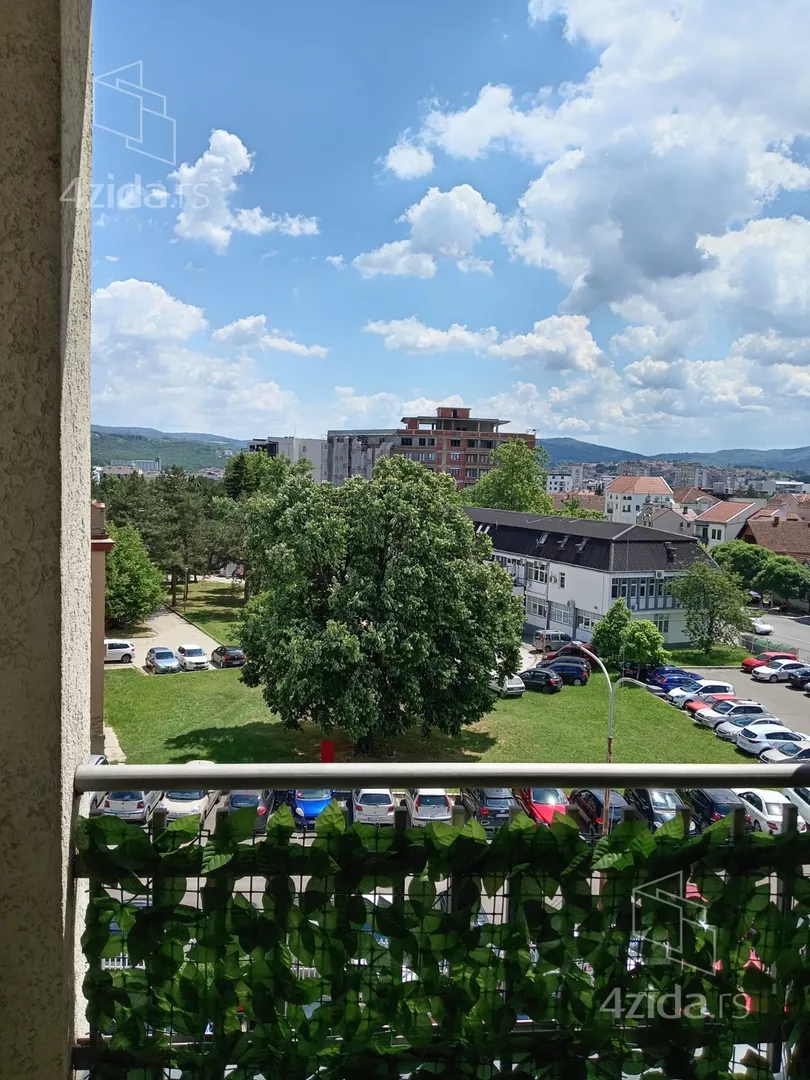 Četvoroiposoban stan | 4zida