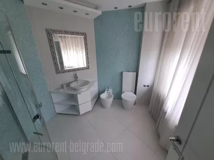 DEDINJE BELI DVOR | 4zida.rs