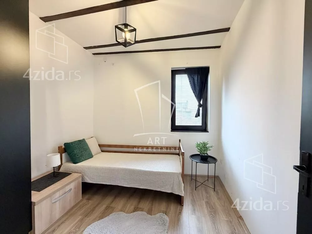 Petoiposoban stan | 4zida