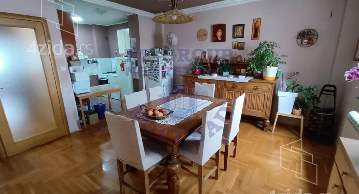 Petosoban stan | 4zida