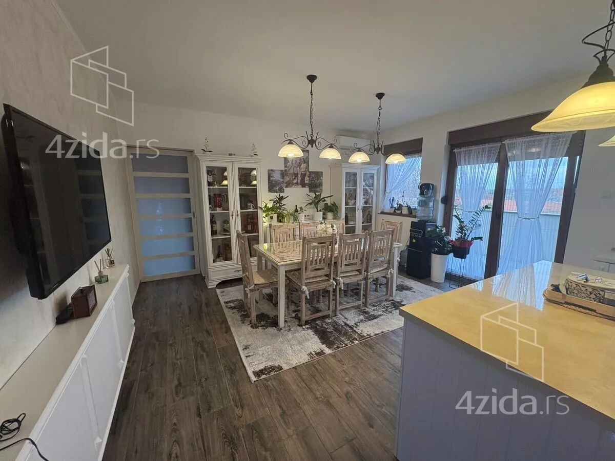 Petosoban stan | 4zida