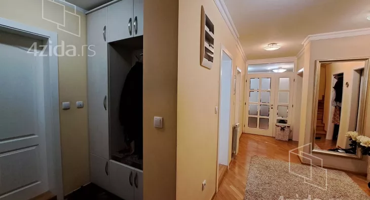 Petosoban stan | 4zida