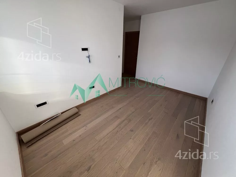 Šestosoban stan | 4zida