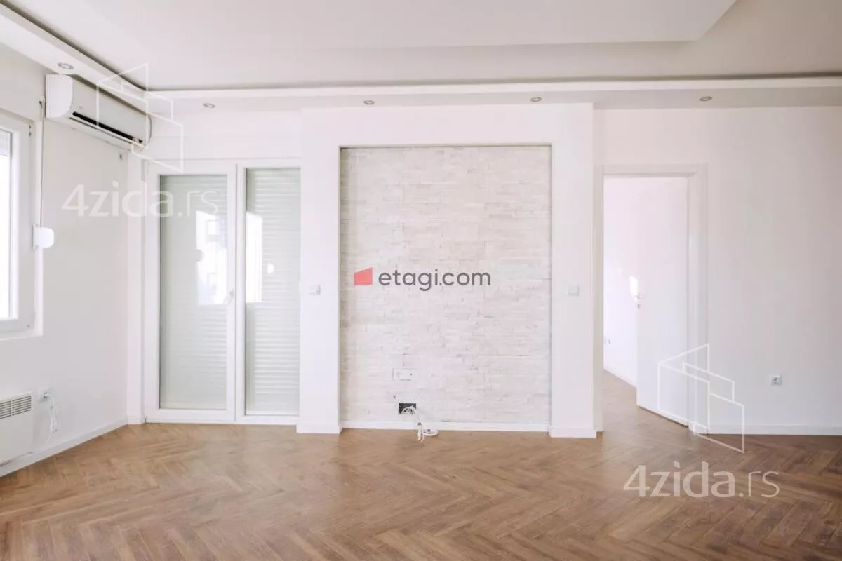 Sedmosoban stan | 4zida