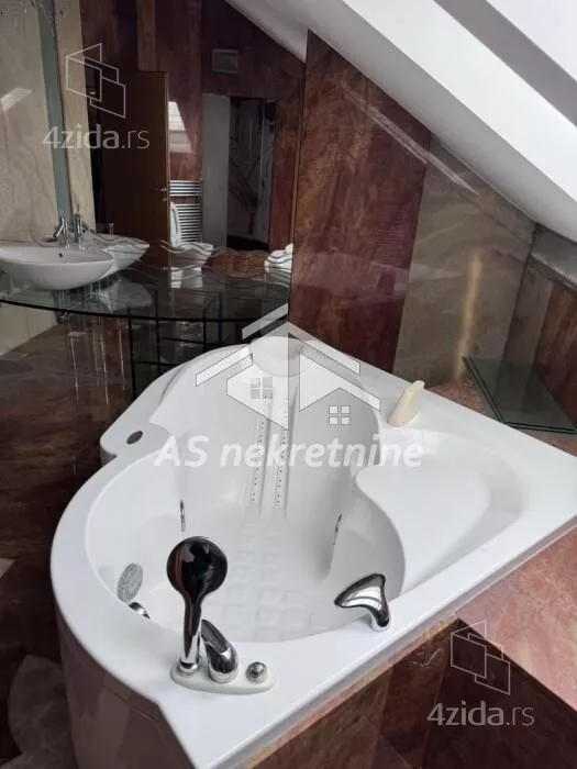 Četvoroiposoban stan | 4zida