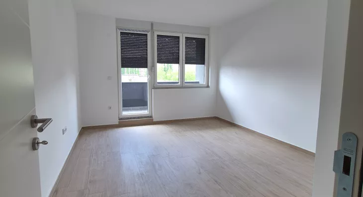 Šestosoban stan | 4zida