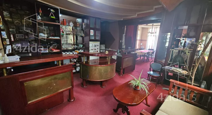 Poslovna zgrada | 4zida