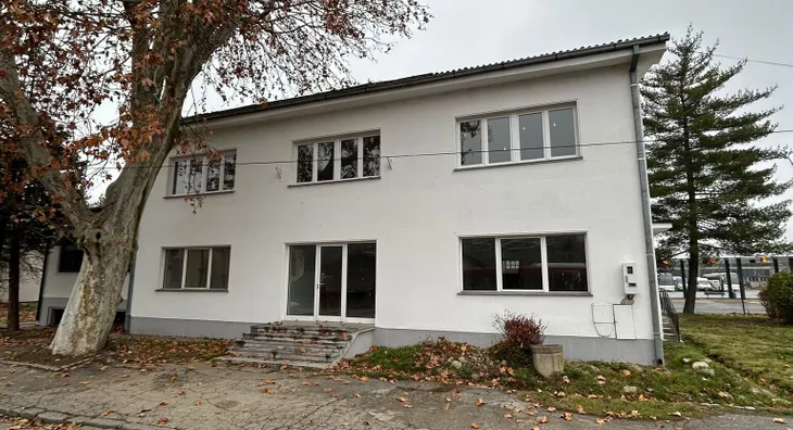 Poslovna zgrada | 4zida